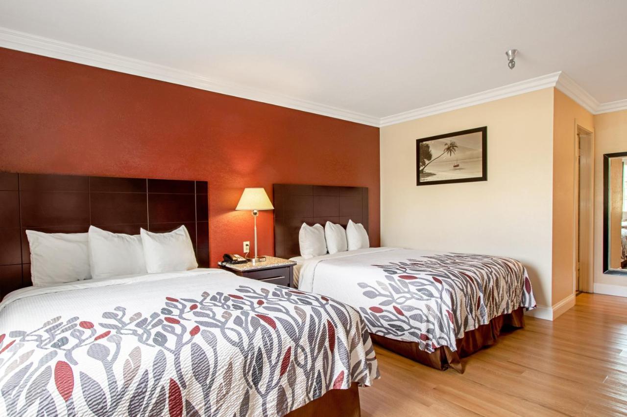 Red Roof Inn & Suites Monterrey Exterior foto