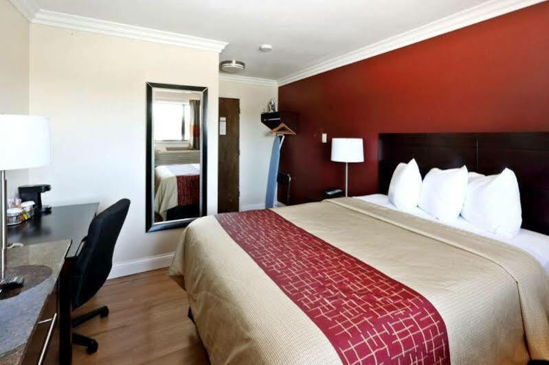 Red Roof Inn & Suites Monterrey Exterior foto
