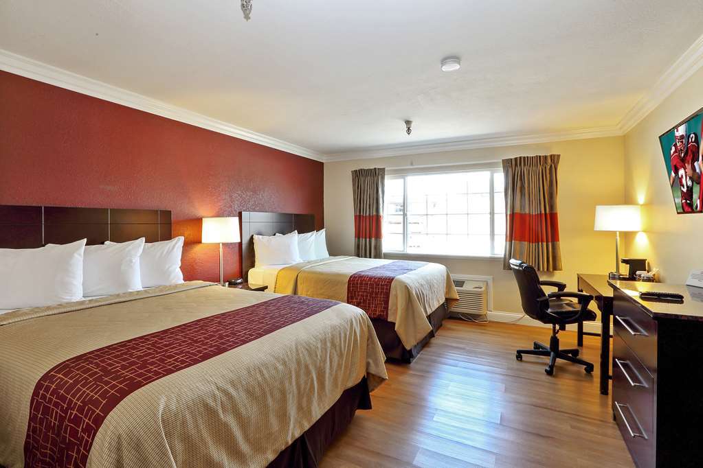 Red Roof Inn & Suites Monterrey Habitación foto